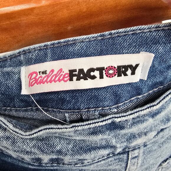 Baddie Factory Women's Stretch Acid Wash Asymmetrical Denim Skort Size Small - Picture 3 of 9